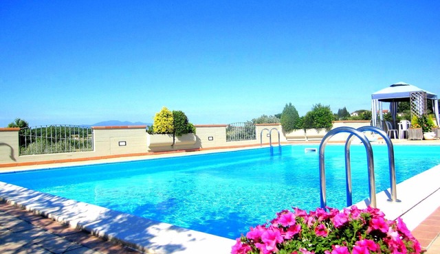 Estate with shared pool