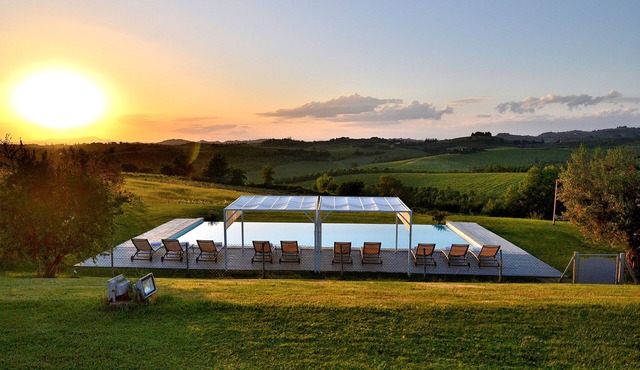 Exclusive panoramic villa with private pool between Florence and Siena.