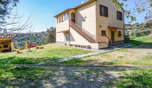 Extra child friendly furnished vacation home in Tuscany.