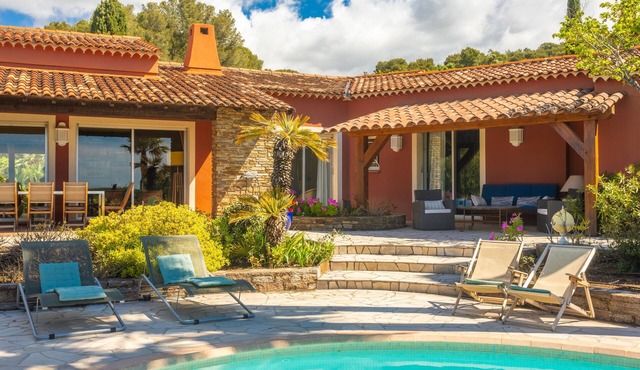 Facing Porquerolles Island, 180 m², Large Pool, 50 m from Beach, Sea View