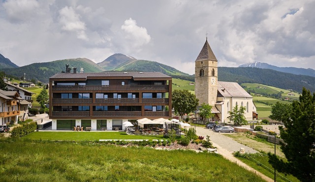 Family Apartment 205 'Mountain Lodge Margit' with Private Terrace, Infrared Sauna, 4–6 Guests