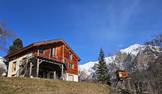 Family chalet at the gateway to the Ecrins