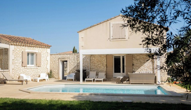 Family domaine with pool in the Camargue region