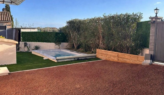 Family Home for 6 Guests with Terrace, Garden & Private Pool – Grasse