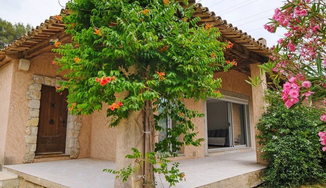 Family House near Nice & Monaco with Shared Terrace, Private Garden, and Wi-Fi
