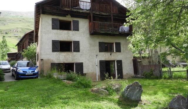 Family studio facing the forest at the start of hiking and cross-country skiing trails