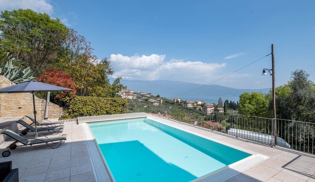 Fantastic Villa with Private Pool, Lake View & Terraces; Double Garage