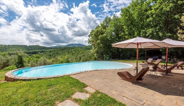 Farmhouse 'Casa Stella' with Infinity salt water pool shared, Private Terrace and Wi-Fi