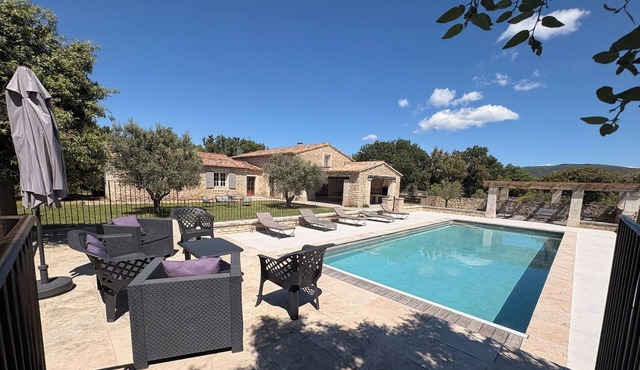Farmhouse on the heights of Bonnieux