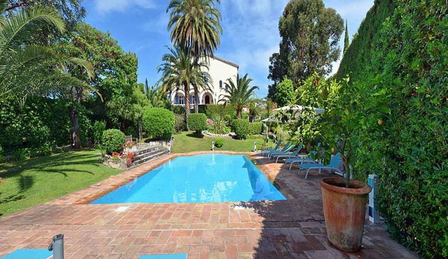 FLASH SALE JULY - contact owner. Magnificent Villa,Sleeps 8-10/Private Pool/AC