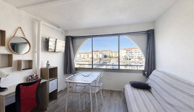 Fully equipped studio near beach with AC and washing machine