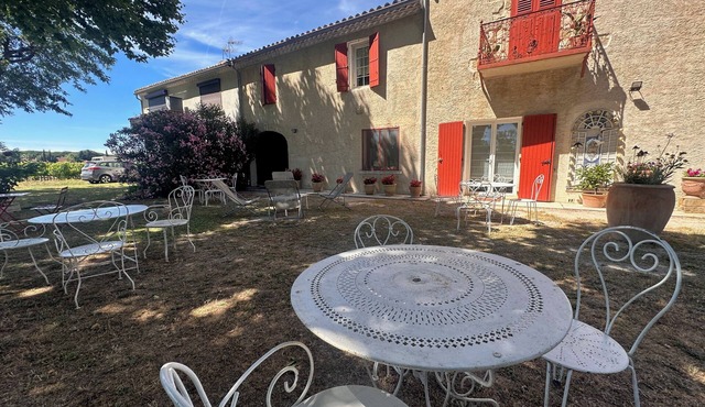 Gîte de la Cave – Charme provençal avec jardin à Aigues-Mortes