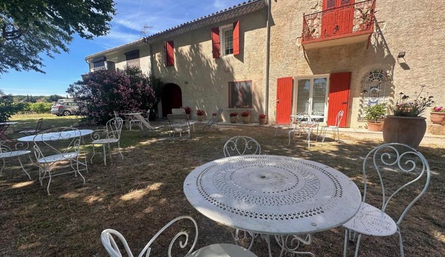 Gîte de la Cave Charme provençal avec jardin à Aigues-Mortes