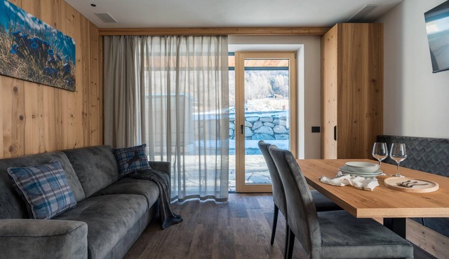 'Genzianella Apartment' with Mountain View, Wi-Fi and Air Conditioning