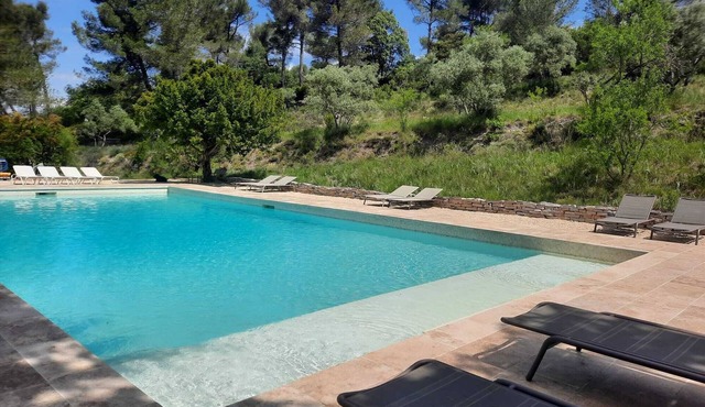 Gîte Ballore and its beautiful swimming pool in Provence between Aix en Provence and Marseille