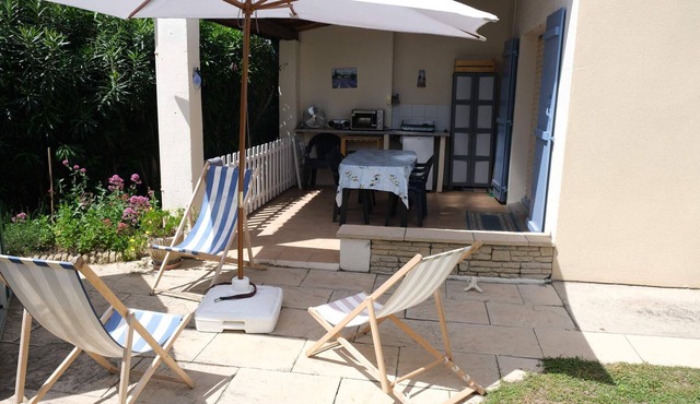 gite in vacation residence with heated pool in the heart of the alpilles, in mouriès, sleeps 2