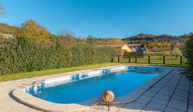Gîte 'Le Petit Étang' with Shared Pool, Private Terrace and Air Conditioning