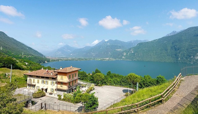 Gorgeous apartment in Ponte Caffaro with WiFi