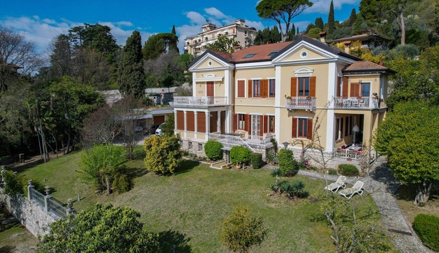 Gorgeous Property Waterfront In An Exclusive Location. Private Beach.