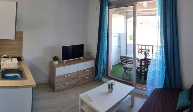 Great accommodation for 4 next to the beach and swimming pool
