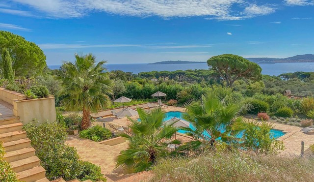 GRIMAUD – SEA VIEW VILLA – 5 BEDROOMS – SWIMMING POOL