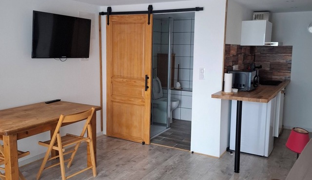 Ground-floor studio in a house