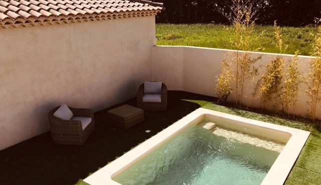 Guest house in the countryside near Avignon