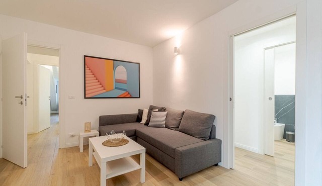 GuestHost - A few steps from the Royal Palace, elegant apartment equipped with every comfort and ideal for hosting 6 people, located in a building in the city center, nearby there are all the main museum and recreational attractions of little Paris. Cl