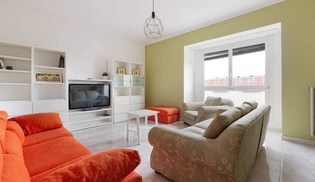 GuestHost - Cozy apartment of 110 sqm, able to accommodate up to 6 people, located on the fourth floor of a building with elevator (NOT suitable for disabled people), in a residential context surrounded by greenery.The area is very quiet and well connect