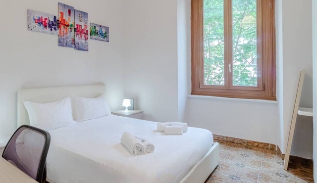 GuestHost - Cozy apartment perfect for 7 guests is located in the San Salvario district, one of the central districts of Turin, famous for its Art Nouveau and Baroque style buildings. We are in a strategic position: a few meters from the metro station, 4