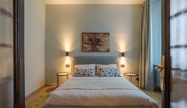 GuestHost - Elegant and cozy apartment of 50 sqm, able to accommodate up to 2 people, located on the ground floor of a renovated courtyard building.The property boasts a central location a few steps from Villa Erba, home of congresses, fairs and events.C