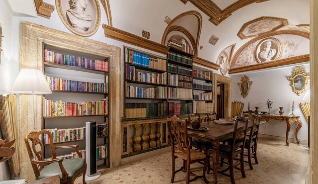 GuestHost - Pantheon Apartment - The hidden corner of the paintings