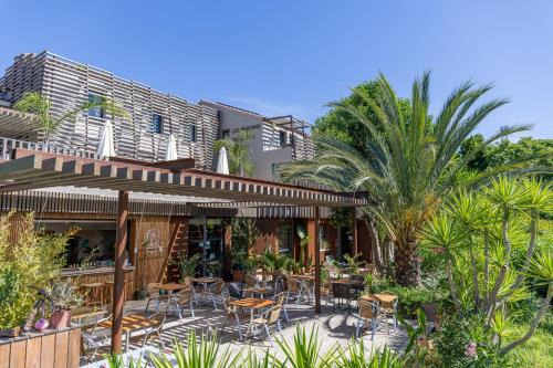 Hôtel les jardins du canal - piscine chauffée - solaire eco responsable - parking - garage - bornes électriques - accueil vélos - kids friendly