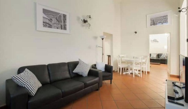 Historic Palazzo, Central Location, 1 bedrooms retreat
