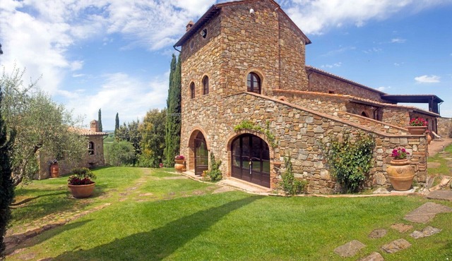 Historic Stone House Casanova with Pool & close to Seaside