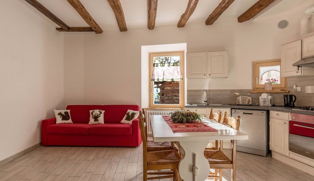 Holiday Apartment “Casa di Ada” with Mountain View & Wi-Fi