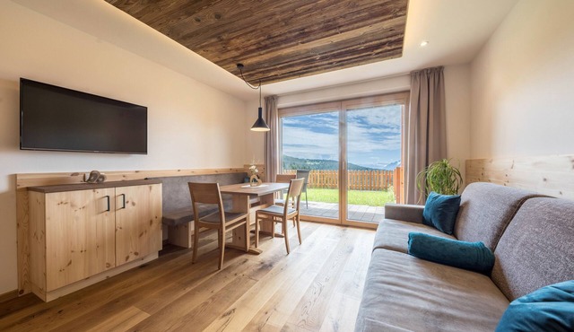 Holiday Apartment "Thymian - Kuenhof" with Mountain View, Wi-Fi, Garden & Sauna