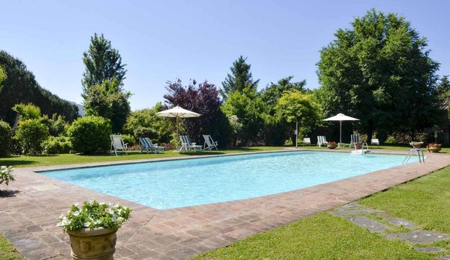 Holiday apartment with outdoor pool and WiFi