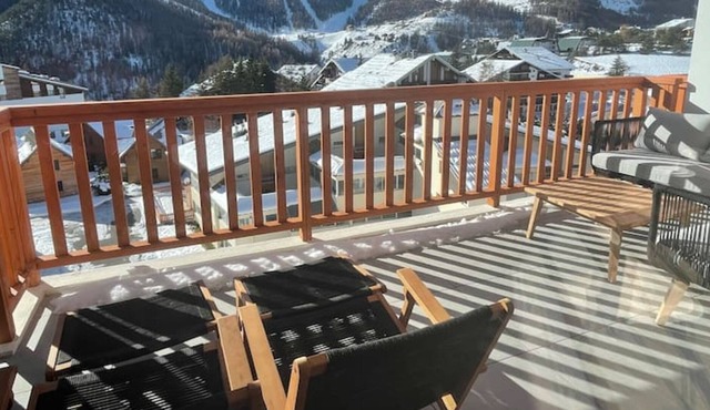 Holiday Apartment 'Superbe 3 Pieces Classé 4 Étoiles' with Mountain View, Shared Pool & Wi-Fi