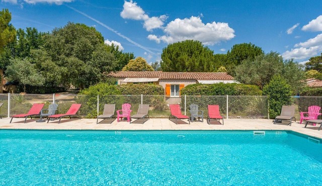 Holiday Home "Gîte Le Micocoulier" with Shared Pool, Wi-Fi and Air Conditioning