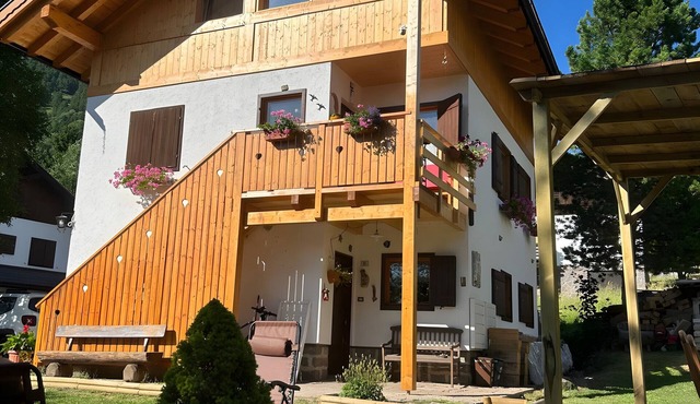Holiday Home 'Ciasa La Cate' with Mountain View, Private Terrace and Wi-Fi