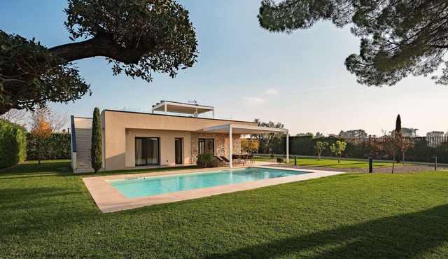 Holiday Home "Lagolino Boutiquehouse " with Pool, Garden & Wi-Fi