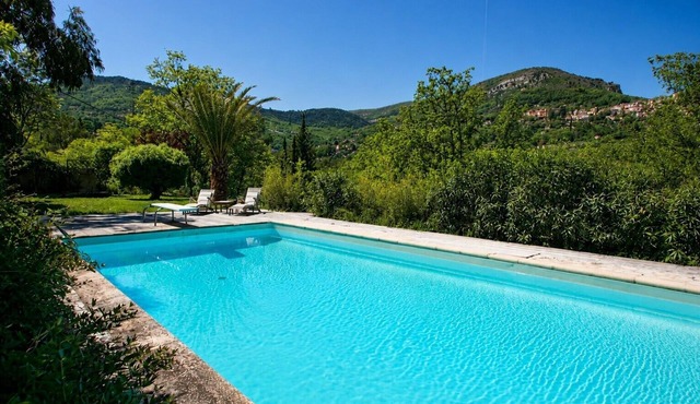 Holiday Home 'Le Cabanon Vue Sur La Vallée' with Balcony and Wi-Fi