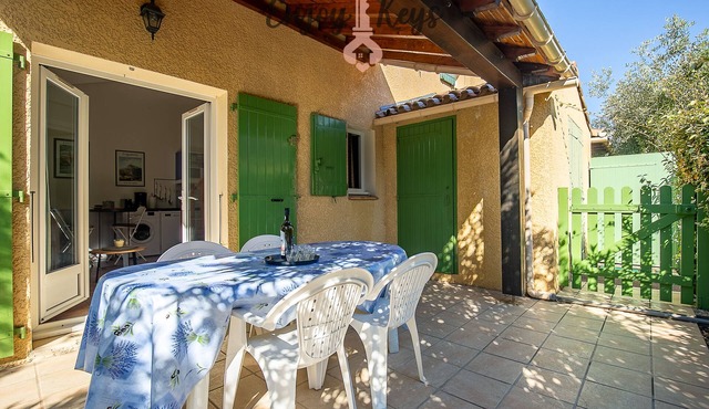 Holiday Home 'Le Jardin Des Alpilles' with Private Terrace, Wi-Fi and Air Conditioning