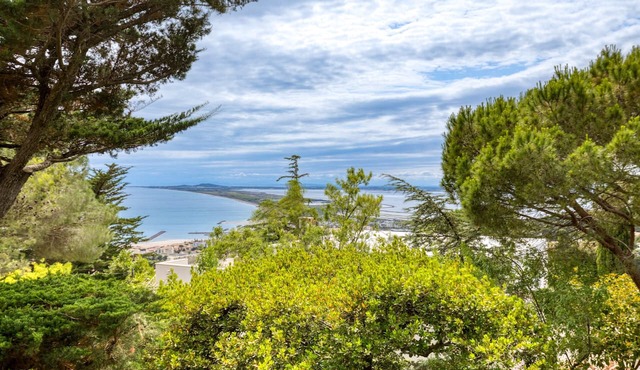 Holiday Home 'Maison Mont St Clair Charme Vue Mer' with Sea View, Wi-Fi and Air Conditioning