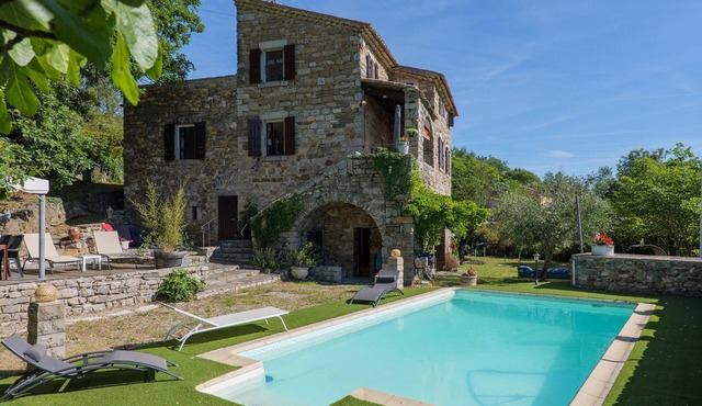 Holiday Home "Mas de Jallet" with Hill Views, Private Pool and Wi-Fi