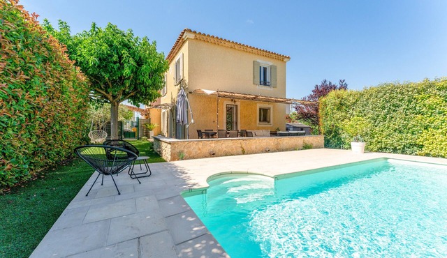Holiday Home 'Villa Les Joncs D'Octobre' with Private Pool, Wi-Fi and Air Conditioning