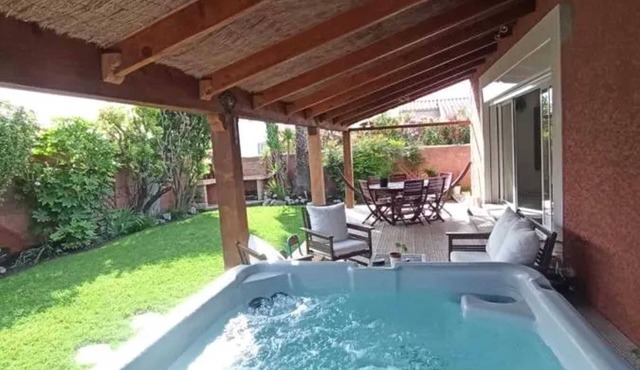 Homerez - Charming House in Gigean with Terrace and Fenced Garden
