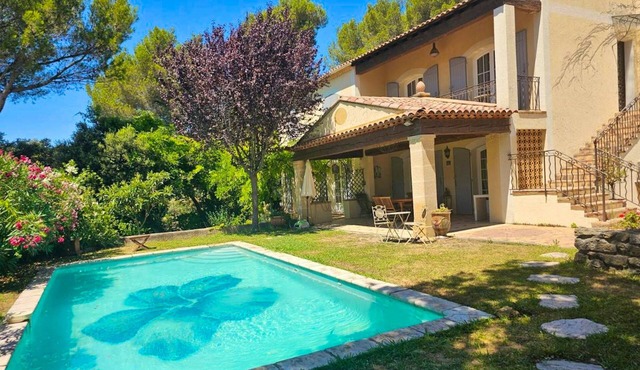 Homerez - Villa for 10 ppl. with swimming-pool and garden at Salon-de-Provence