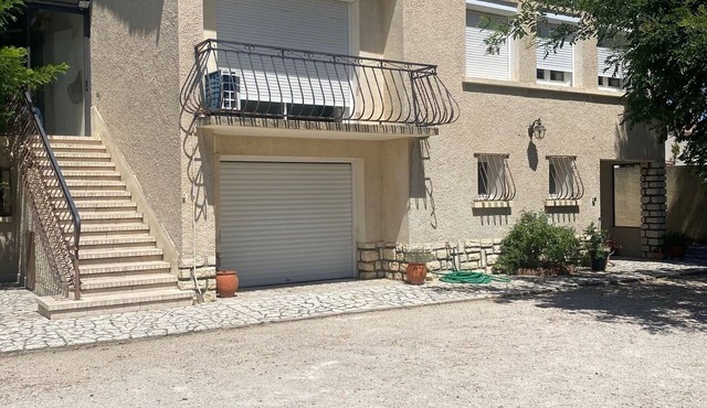 House with a garden on a hill in the countryside near Avignon!